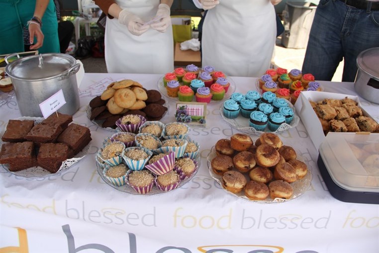 CrumbleBerrys Eat cake for a cause